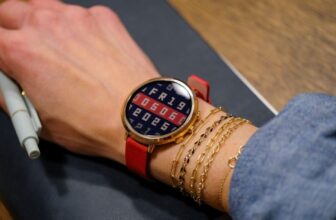 Pebble Revives and Revamps Its Quick-Lived Round Smartwatch