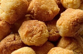 Grandma’s Sizzling Water Cornbread (Crispy Outdoors, Gentle Inside)